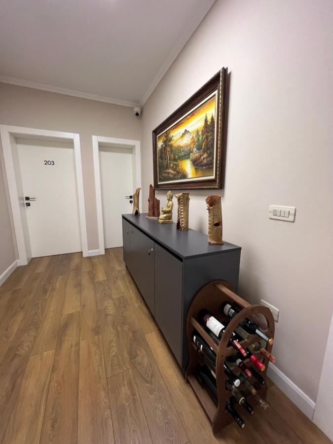 Vila 90 Boutique Hotel Тирана Екстер'єр фото