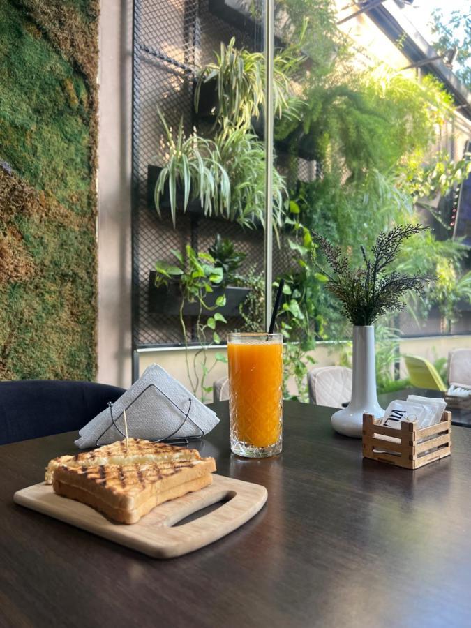 Vila 90 Boutique Hotel Тирана Екстер'єр фото