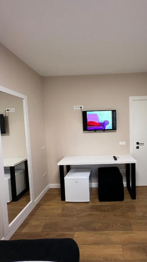 Vila 90 Boutique Hotel Тирана Екстер'єр фото