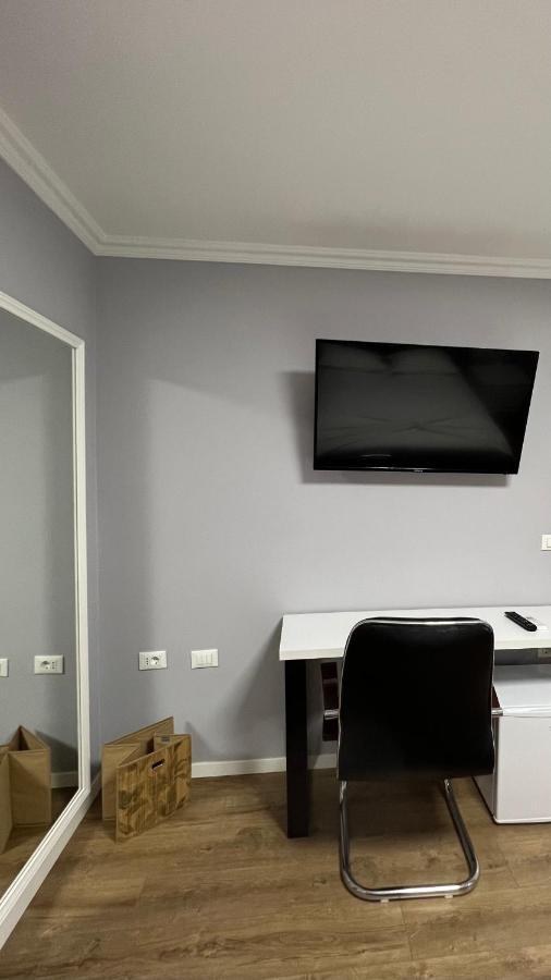 Vila 90 Boutique Hotel Тирана Екстер'єр фото