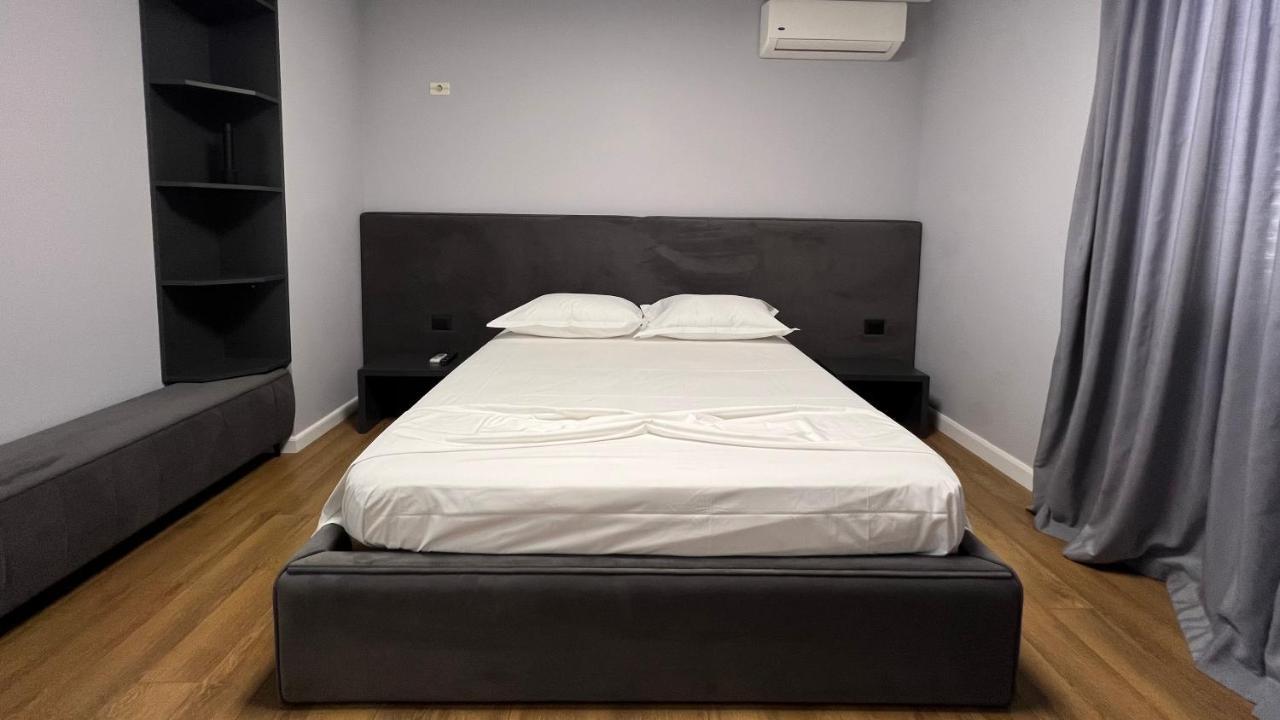 Vila 90 Boutique Hotel Тирана Екстер'єр фото